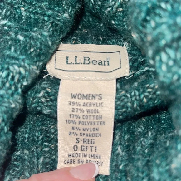 L.L. Bean Women’s Wool Blend Turtleneck Sweater - Size Small.  FF - Picture 3 of 5